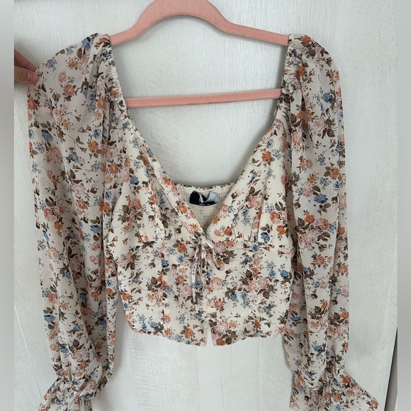 Vici FLORAL BUTTON DOWN TOP- IVORY/OLIVE with pink and blue flowers - Picture 5 of 10